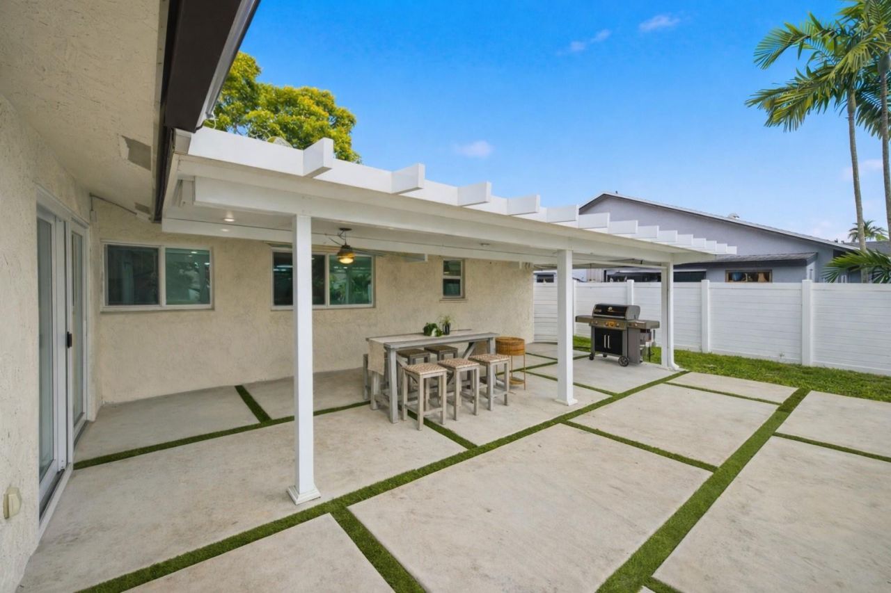 8340 SW 27th Place, Davie, FL 33328 Photo