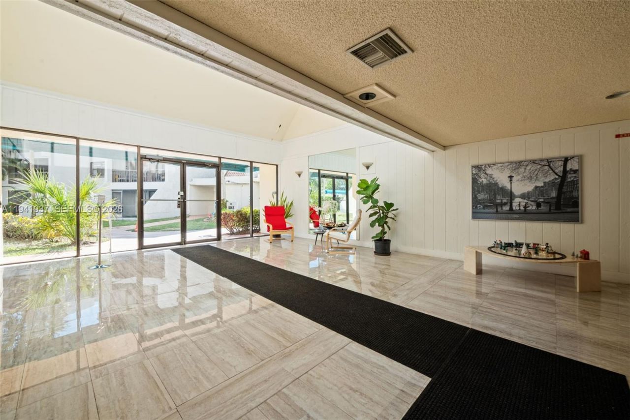 301 Racquet Club Rd, Unit 104, Weston, FL 33326 Photo