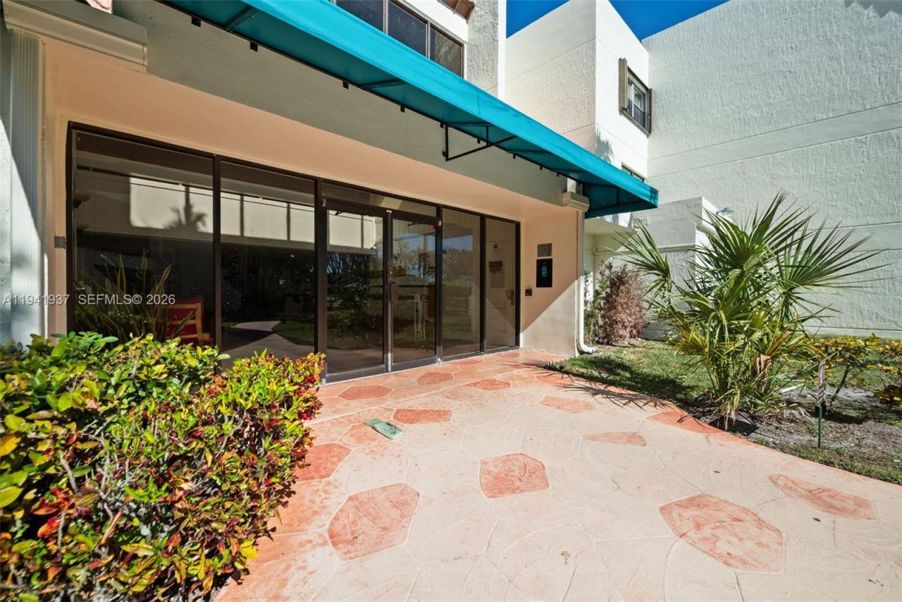 301 Racquet Club Rd, Unit 104, Weston, FL 33326 Photo