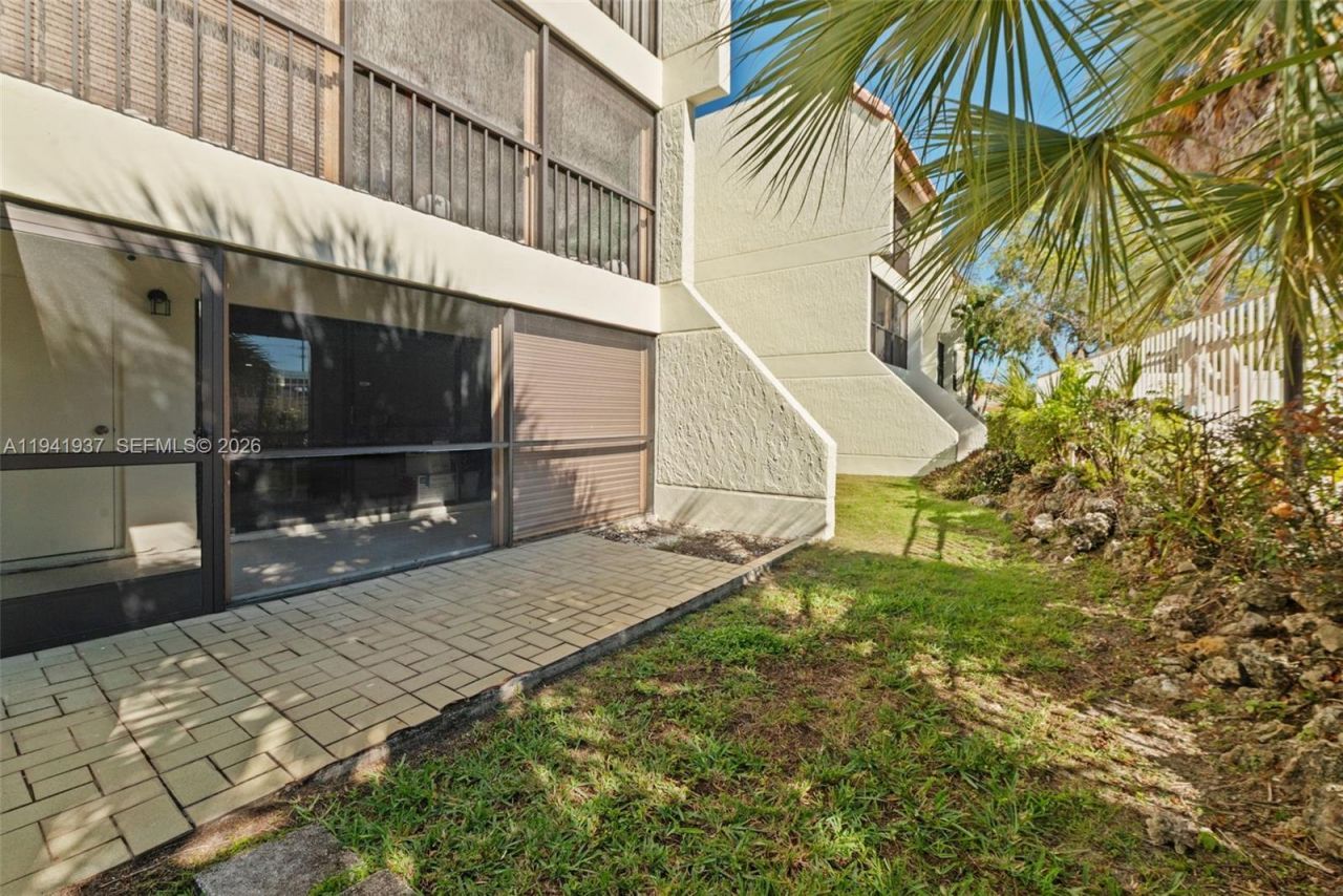 301 Racquet Club Rd, Unit 104, Weston, FL 33326 Photo