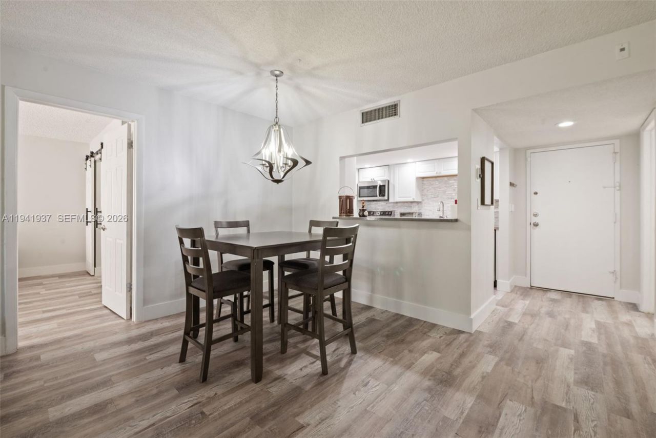 301 Racquet Club Rd, Unit 104, Weston, FL 33326 Photo