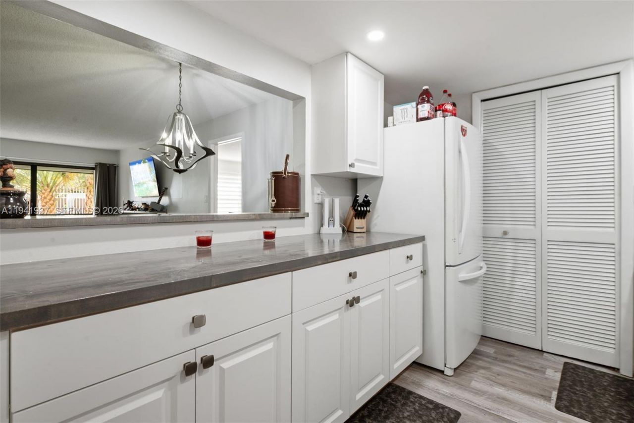 301 Racquet Club Rd, Unit 104, Weston, FL 33326 Photo