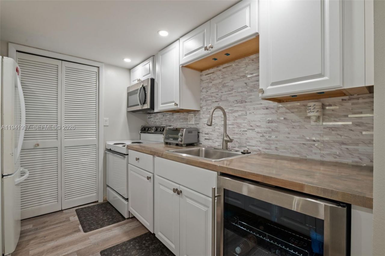 301 Racquet Club Rd, Unit 104, Weston, FL 33326 Photo