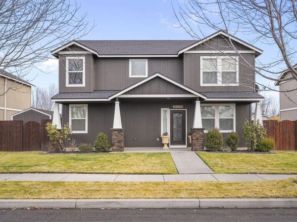 1320 NE 3rd Street, Redmond, OR 97756