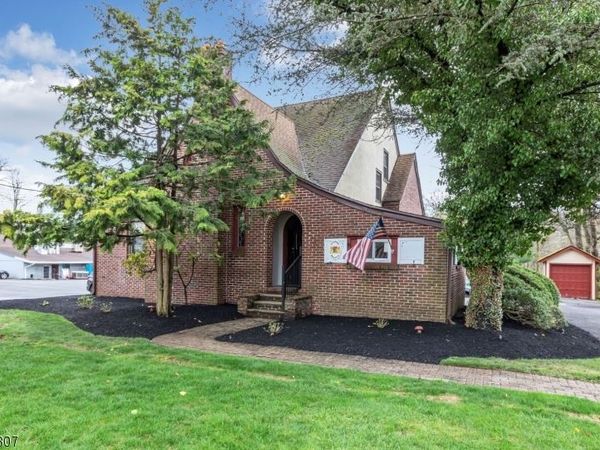 153 Stirling Rd, Watchung, NJ 07069