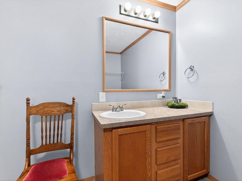 484 Cedarwood Road, Columbus, OH 43207 Photo 10