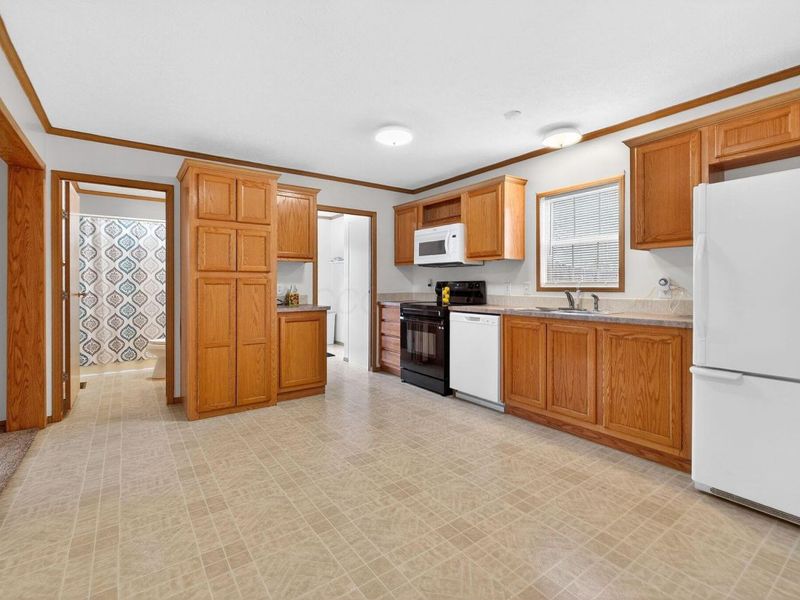 484 Cedarwood Road, Columbus, OH 43207 Photo 6