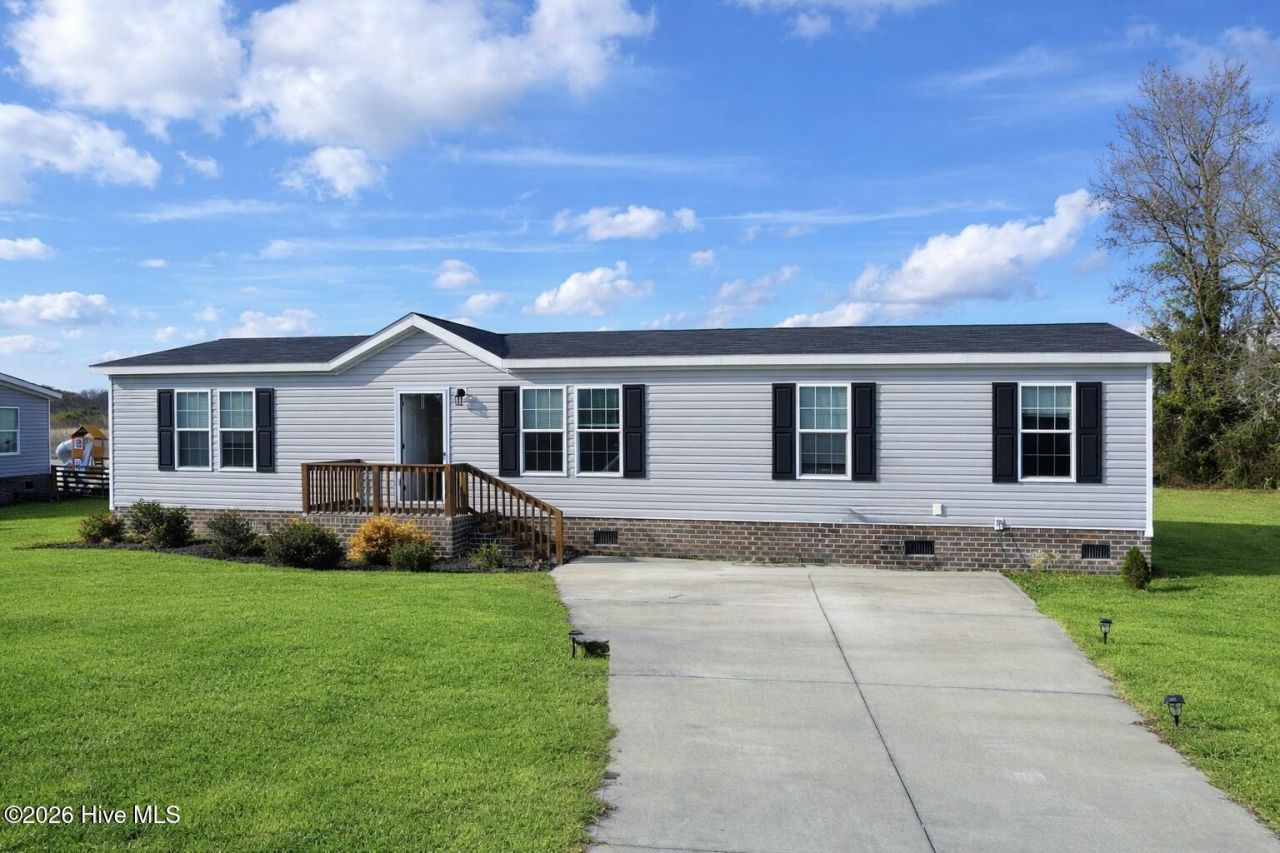 127 Wildflower Way, Stella, NC 28582 Main Photo