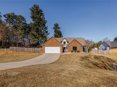 5790 Newberry Point Drive, Flowery Branch, GA 30542