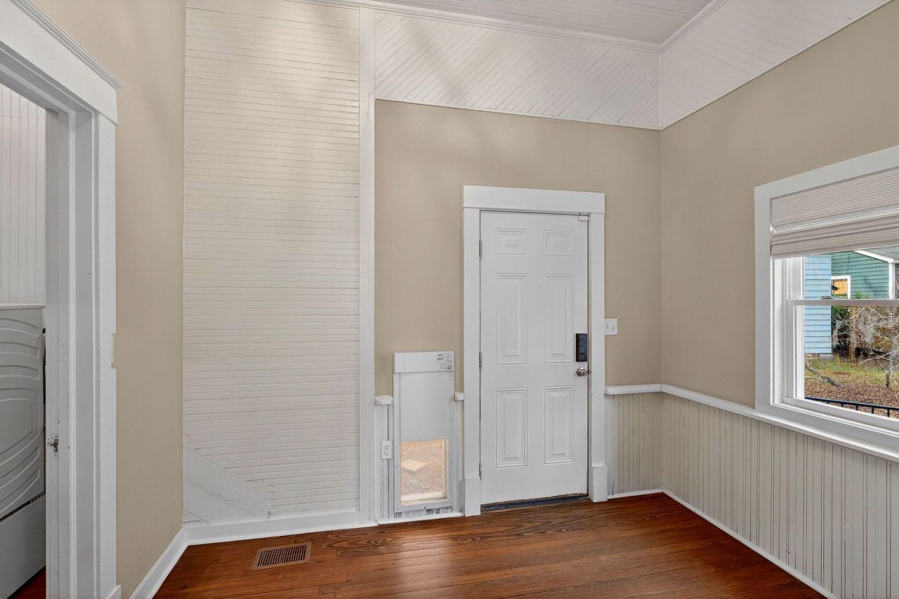 919 Wichman Street Photo 24