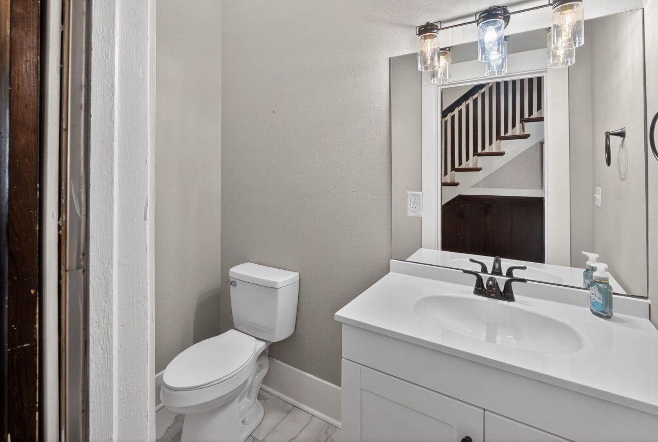 919 Wichman Street Photo 41