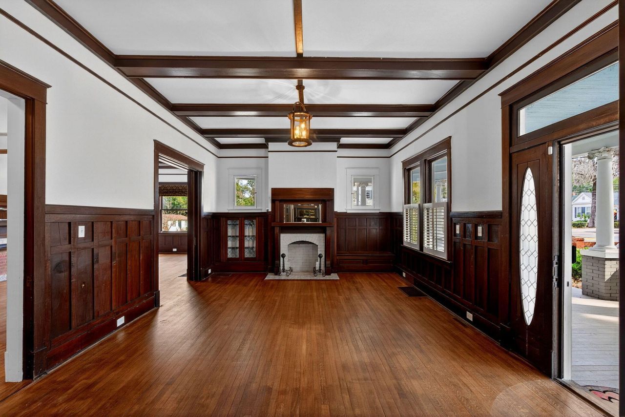 919 Wichman Street Photo 6