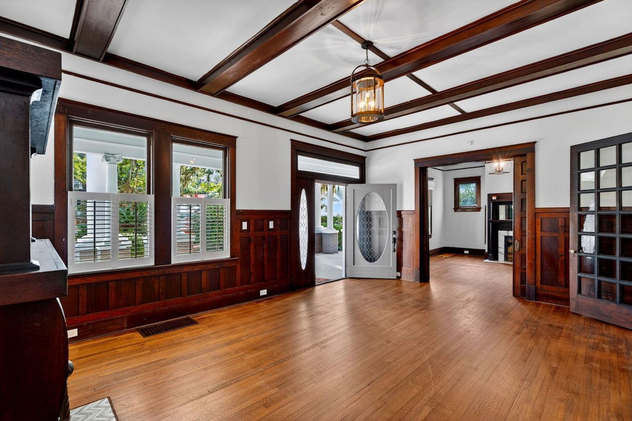 919 Wichman Street Photo 8