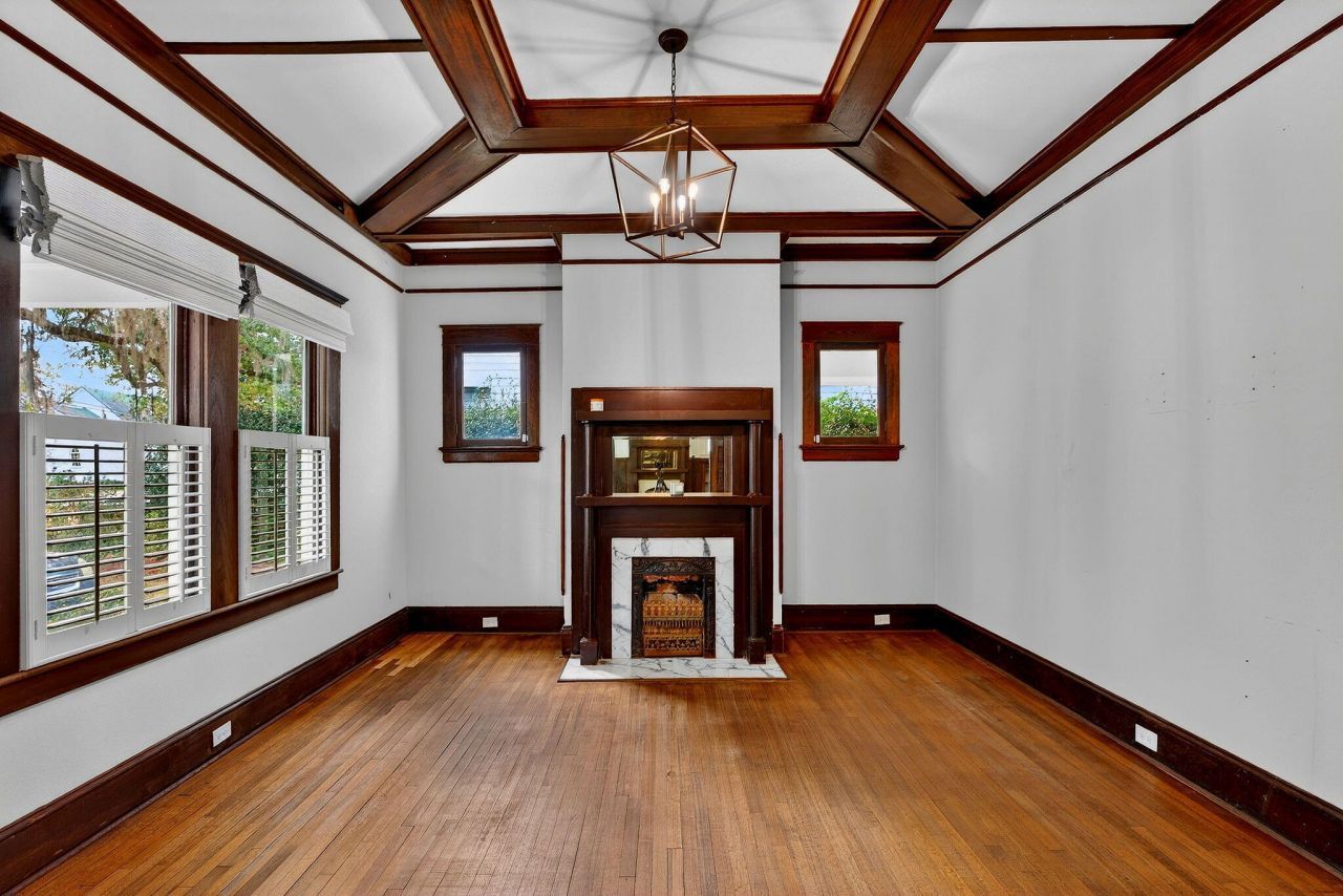 919 Wichman Street Photo 9