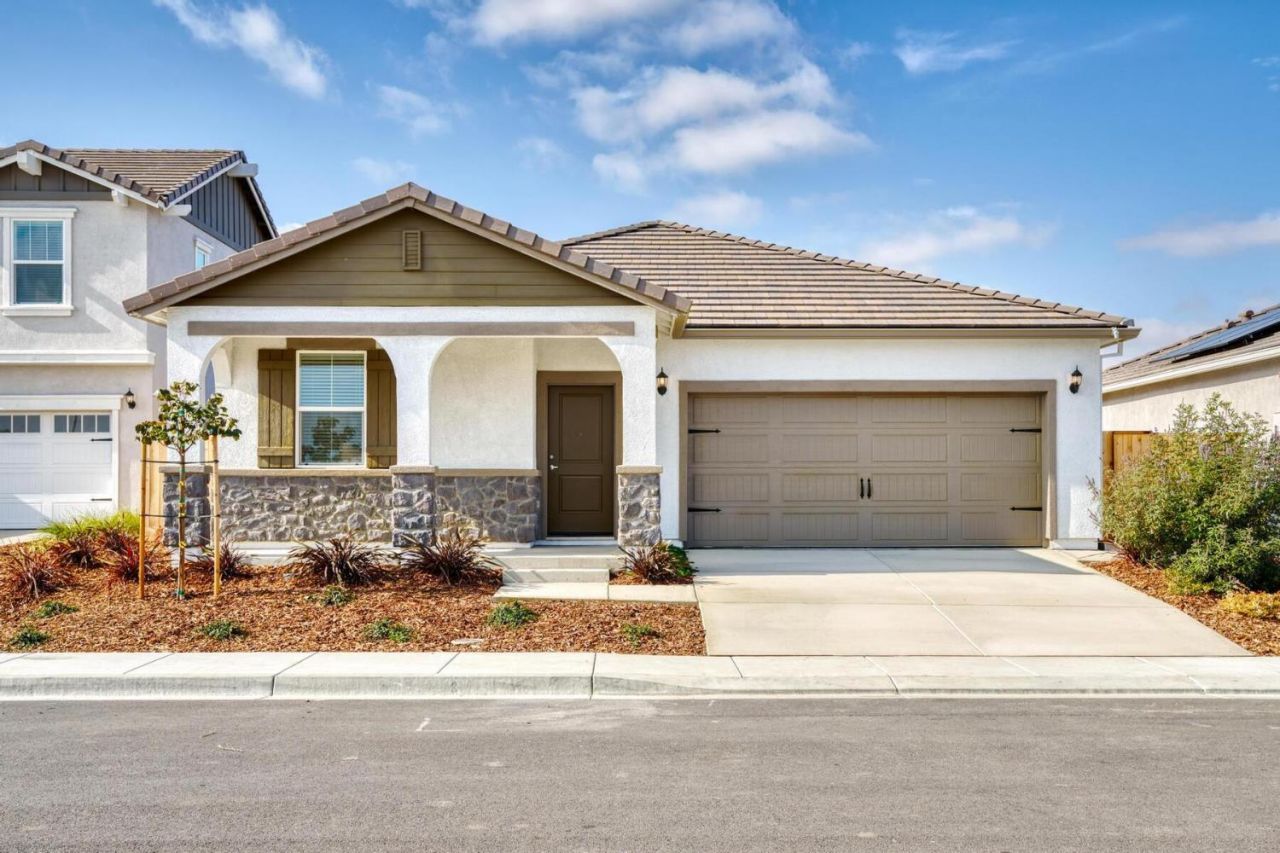 816 Chatham Lane, Patterson, CA 95363 Main Photo