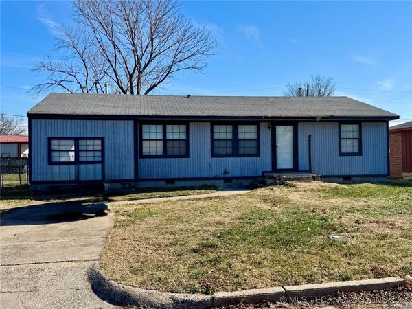 108 Maple Street , Locust Grove, OK 74352