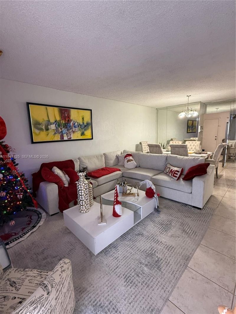 1950 W 54th St, Unit 409, Hialeah, FL 33012 Photo