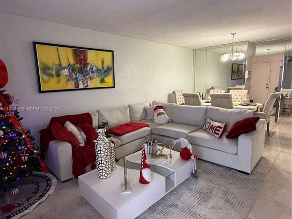 1950 W 54th St, Unit 409, Hialeah, FL 33012