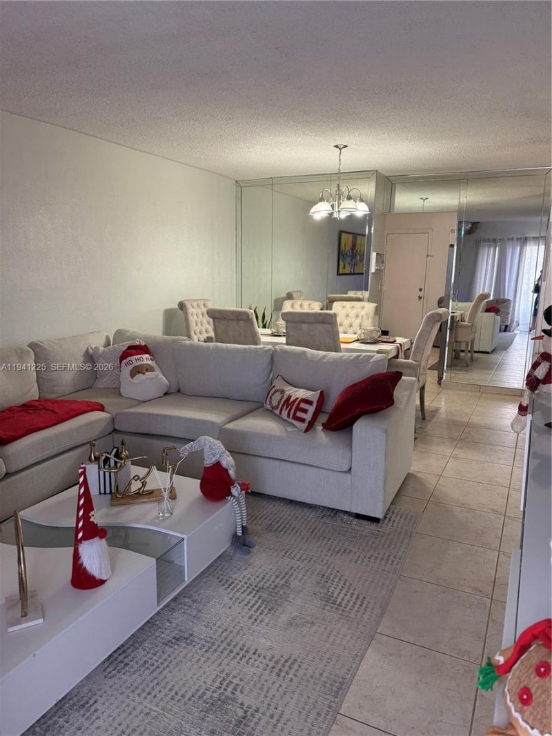 1950 W 54th St, Unit 409, Hialeah, FL 33012 Photo