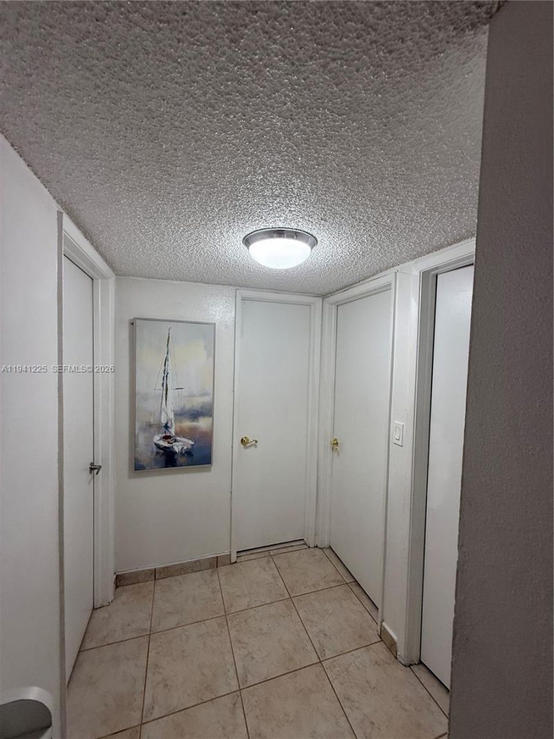 1950 W 54th St, Unit 409, Hialeah, FL 33012 Photo