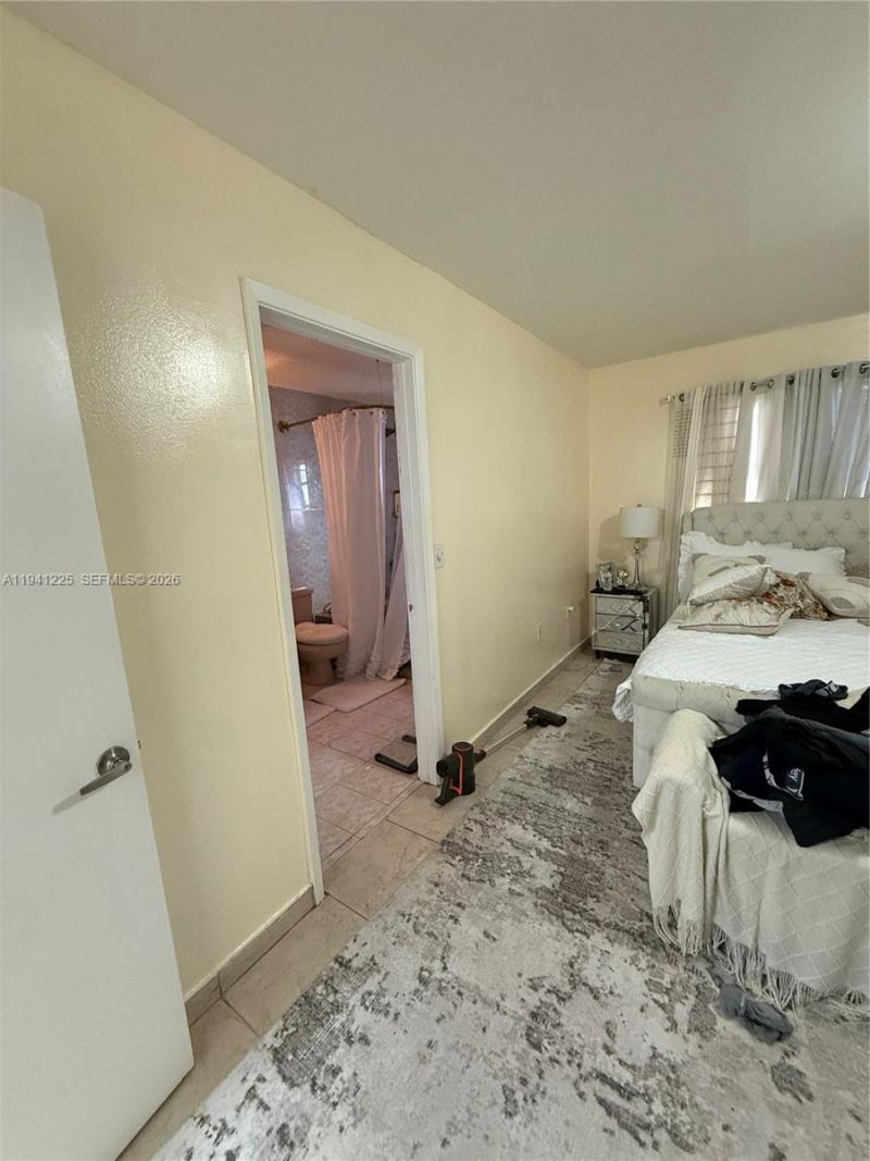 1950 W 54th St, Unit 409, Hialeah, FL 33012 Photo
