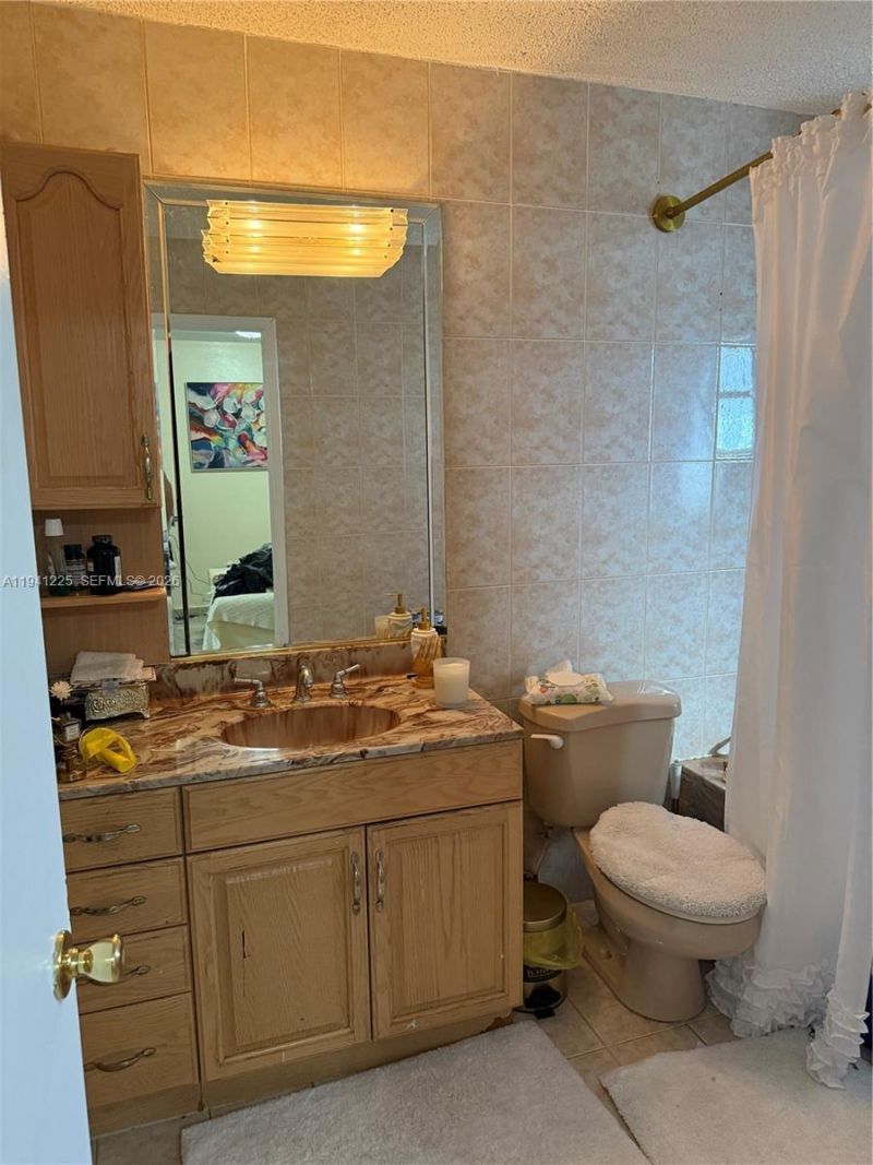 1950 W 54th St, Unit 409, Hialeah, FL 33012 Photo