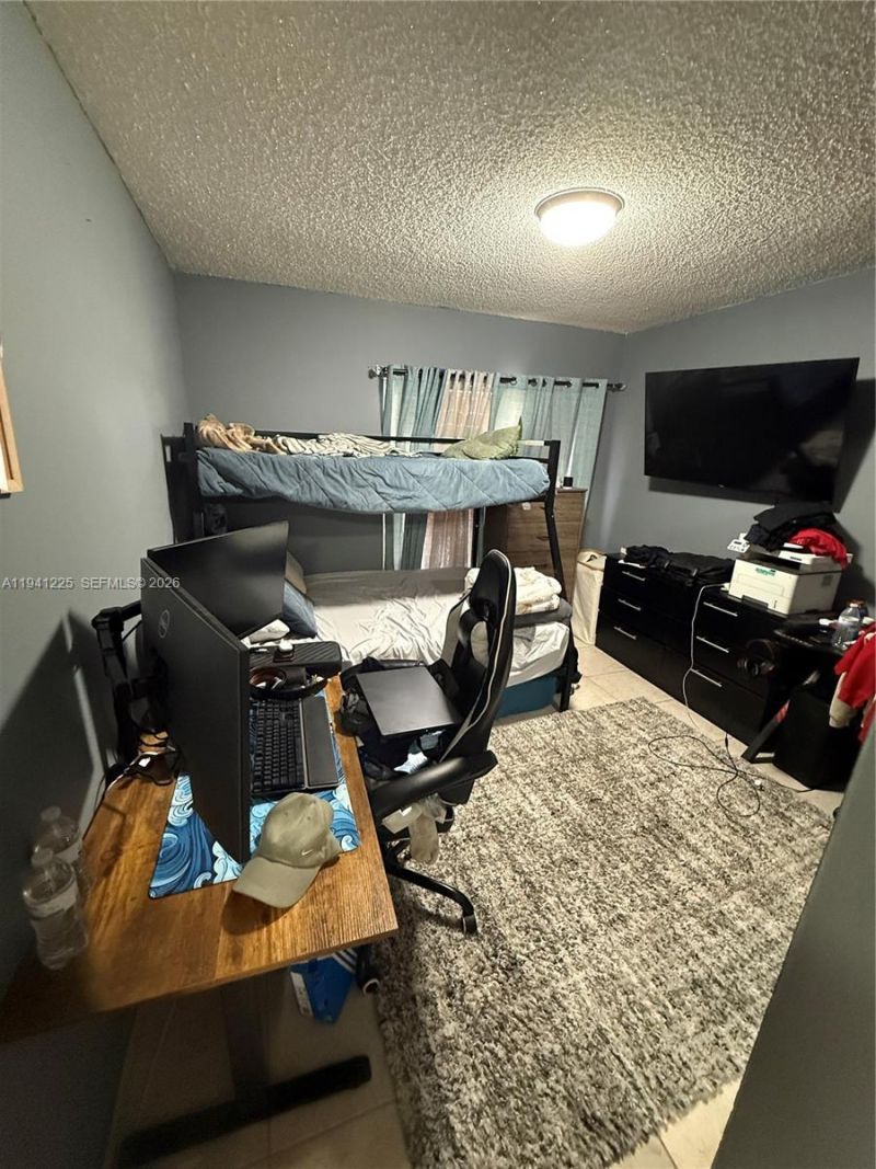 1950 W 54th St, Unit 409, Hialeah, FL 33012 Photo