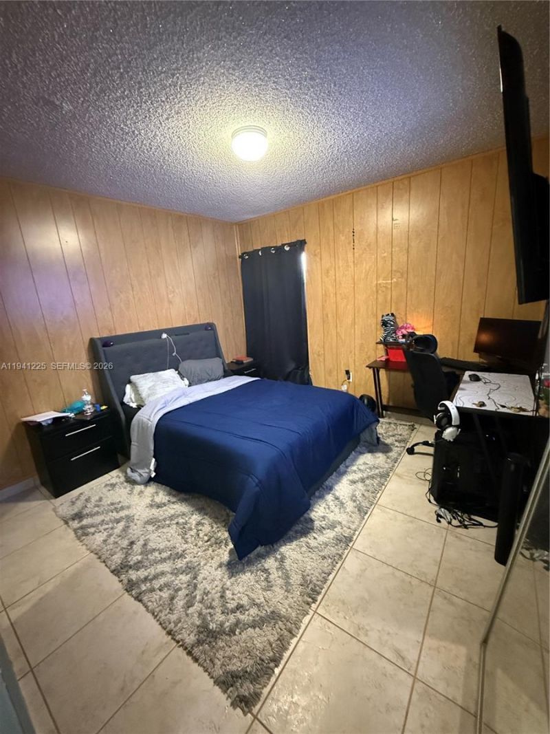 1950 W 54th St, Unit 409, Hialeah, FL 33012 Photo