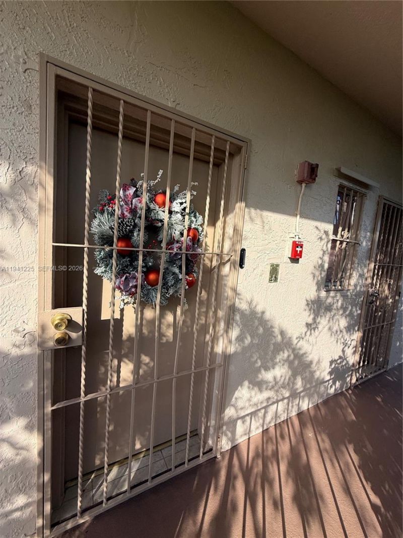 1950 W 54th St, Unit 409, Hialeah, FL 33012 Photo