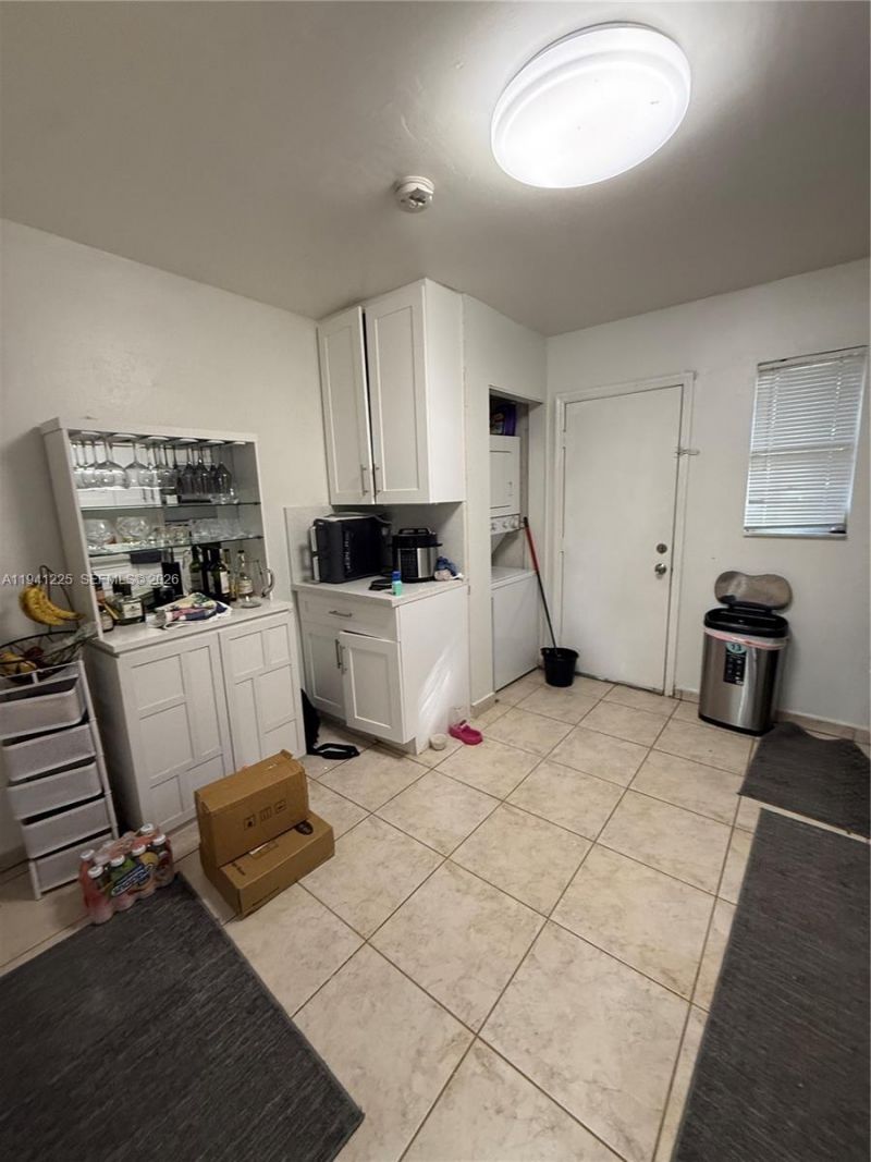 1950 W 54th St, Unit 409, Hialeah, FL 33012 Photo