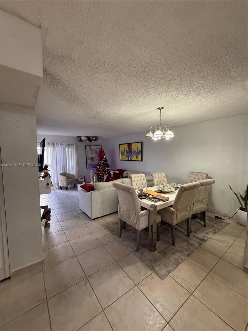 1950 W 54th St, Unit 409, Hialeah, FL 33012 Photo