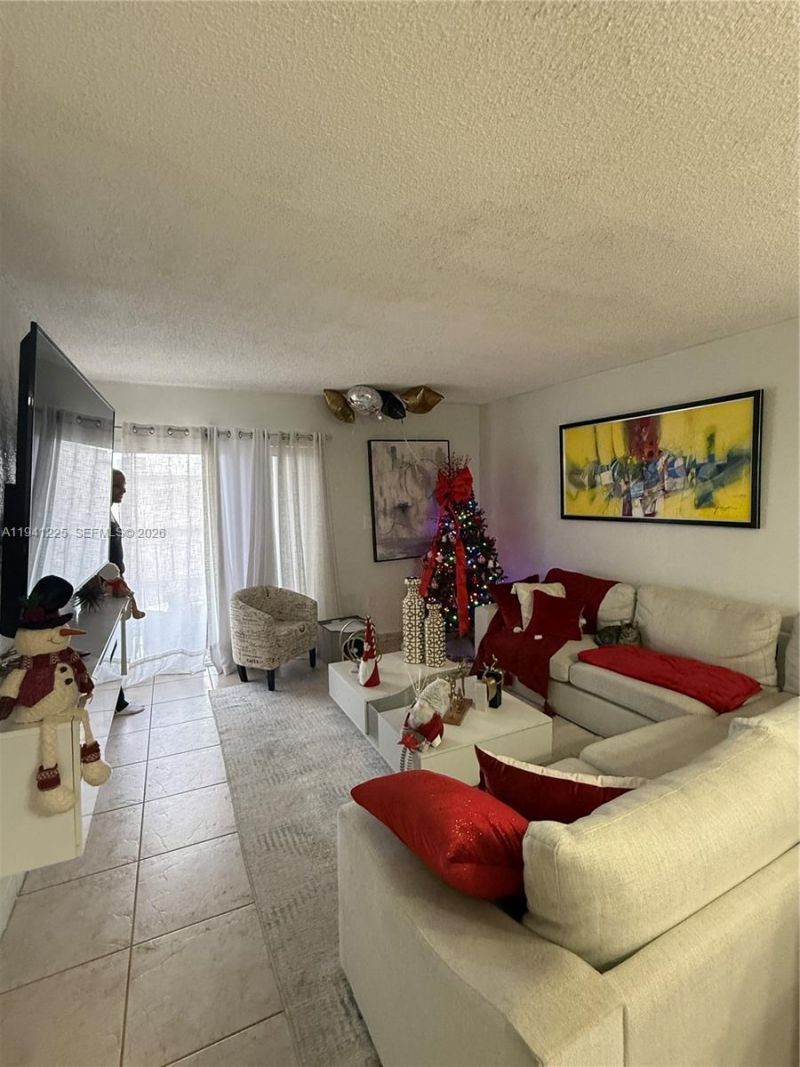 1950 W 54th St, Unit 409, Hialeah, FL 33012 Photo