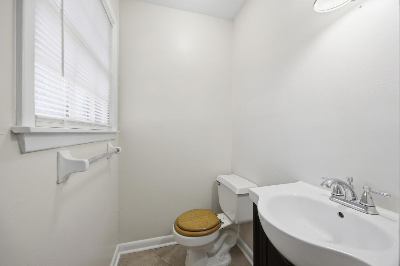 202 Elliott Drive Photo 12