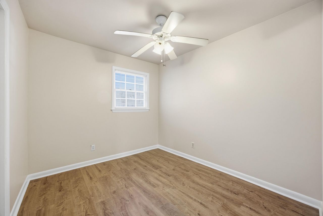 202 Elliott Drive Photo 14