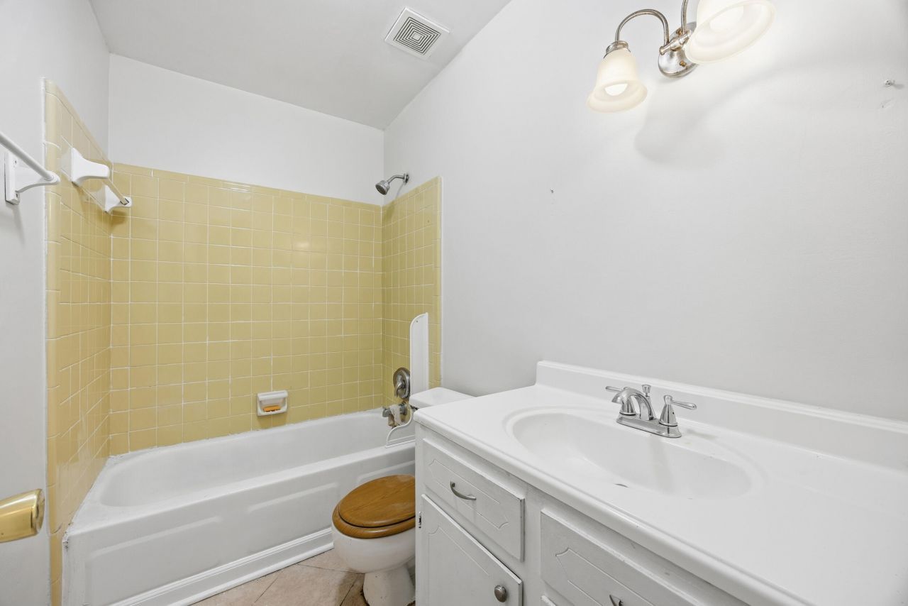 202 Elliott Drive Photo 17