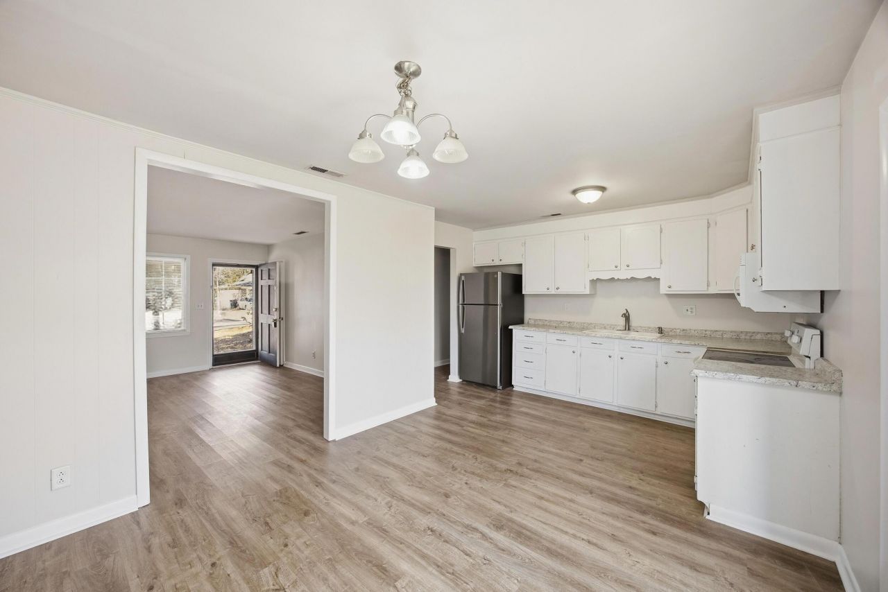 202 Elliott Drive Photo 5