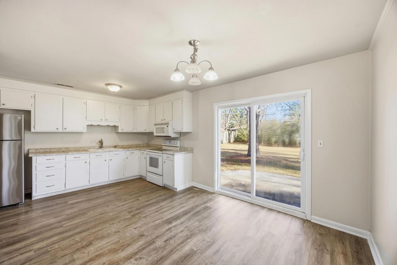 202 Elliott Drive Photo 6