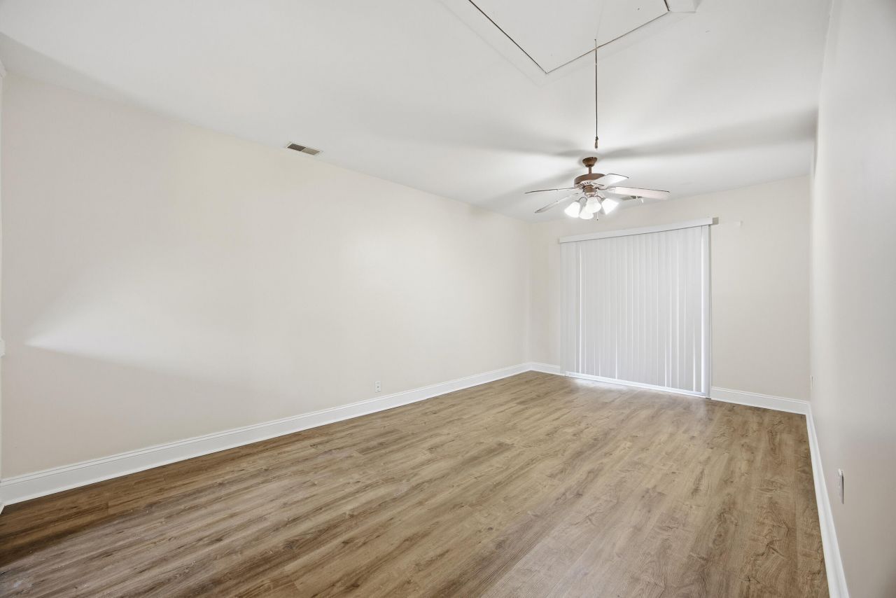 202 Elliott Drive Photo 9