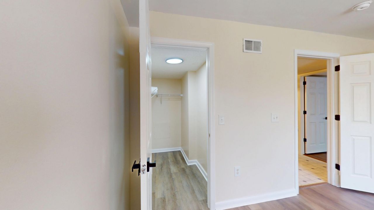 415 Parkdale Drive Photo 11