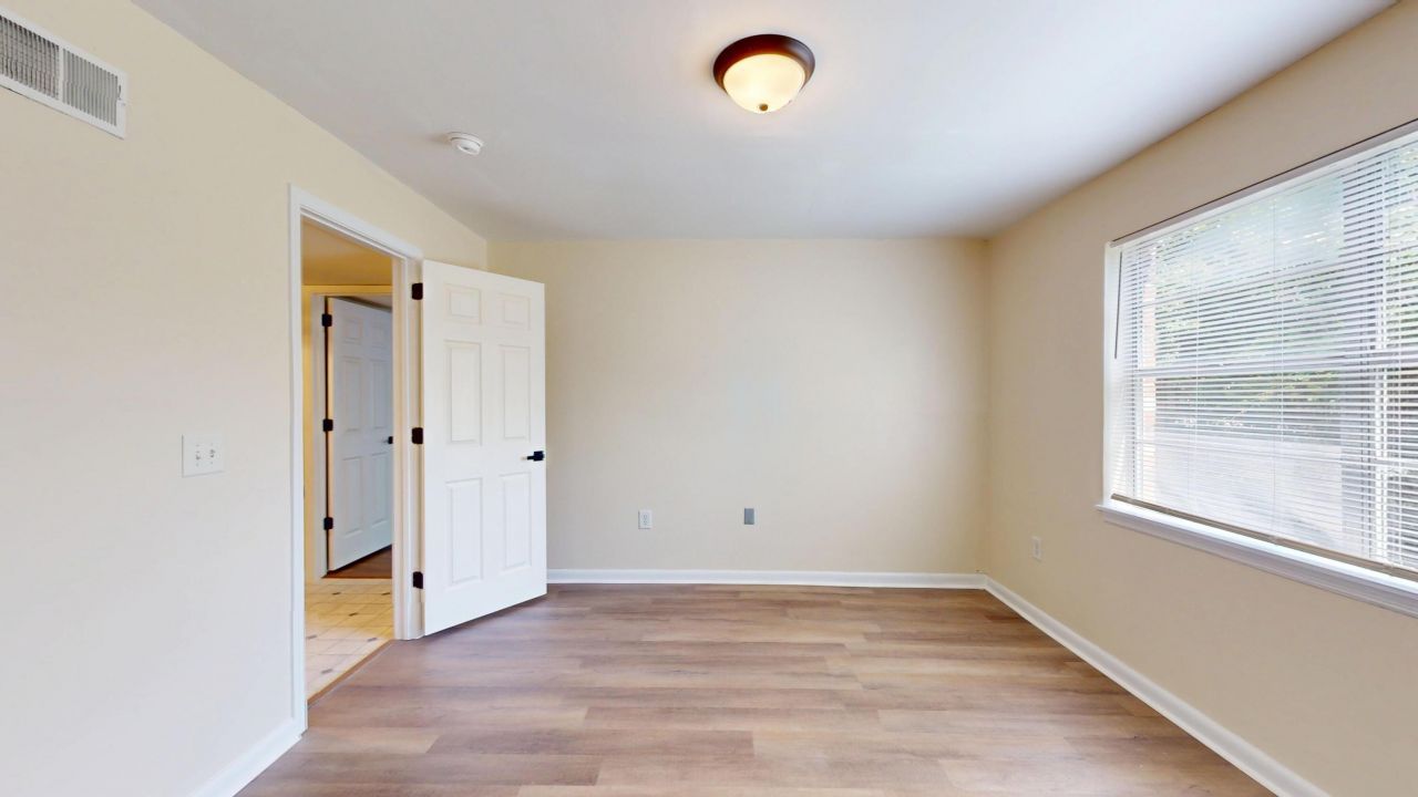 415 Parkdale Drive Photo 12