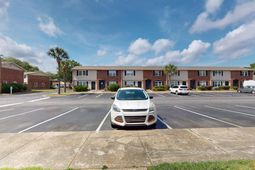 415 Parkdale Drive photo 4