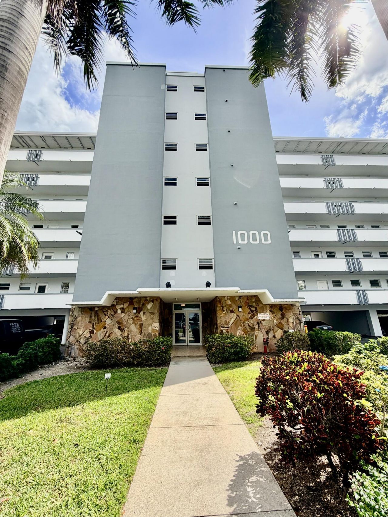 1000 NE 14th Avenue, Unit 503, Hallandale Beach, FL 33009 Photo