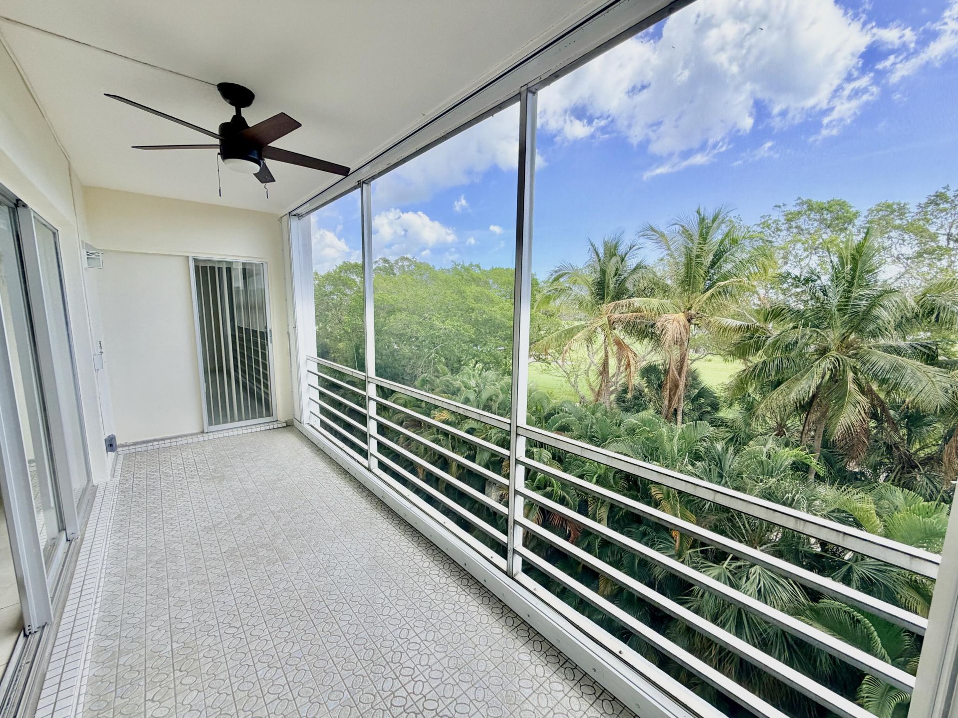 1000 NE 14th Avenue, Unit 503, Hallandale Beach, FL 33009 Photo