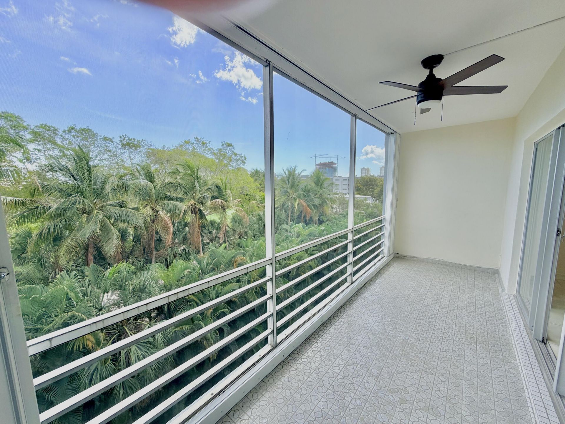 1000 NE 14th Avenue, Unit 503, Hallandale Beach, FL 33009 Photo