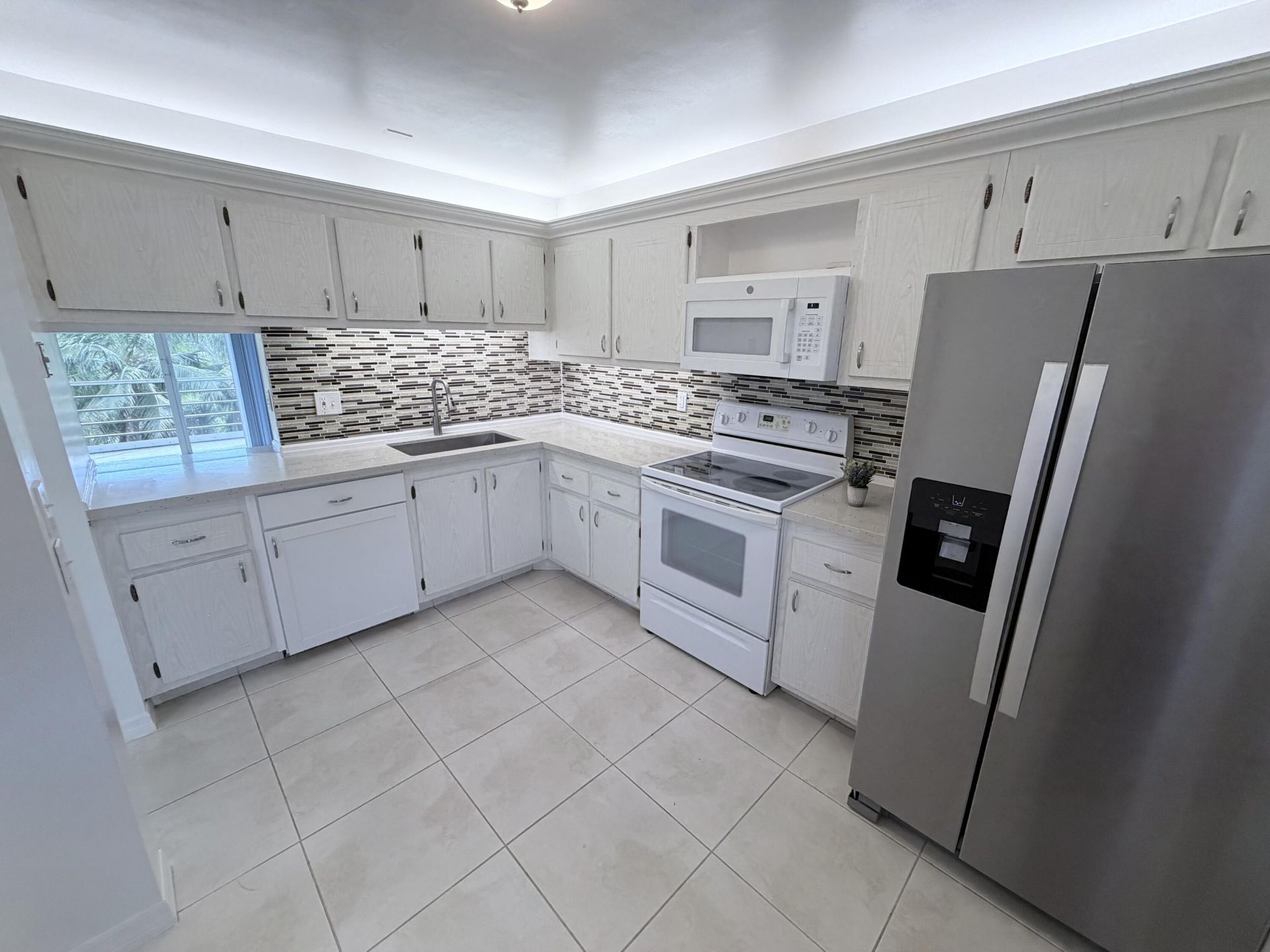 1000 NE 14th Avenue, Unit 503, Hallandale Beach, FL 33009 Photo