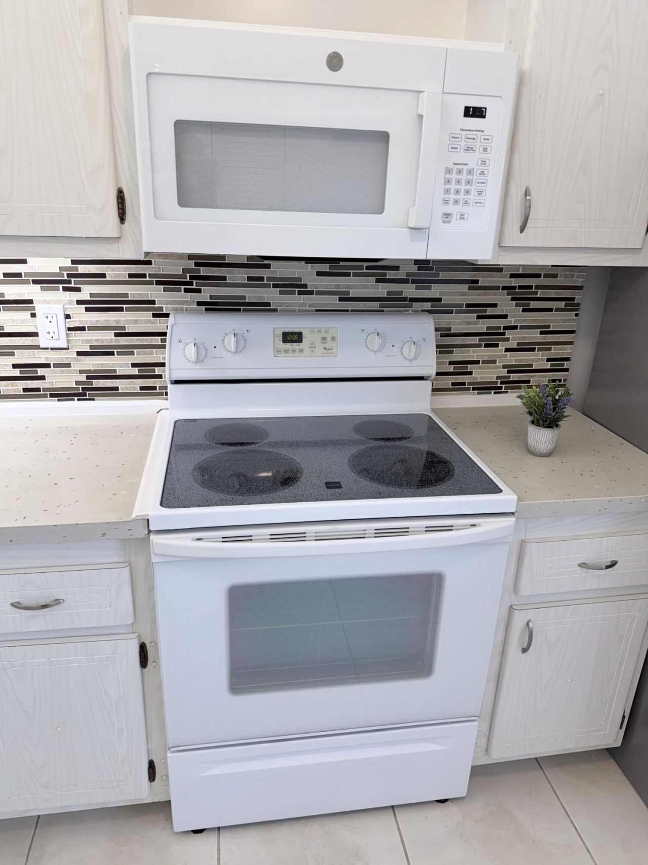 1000 NE 14th Avenue, Unit 503, Hallandale Beach, FL 33009 Photo