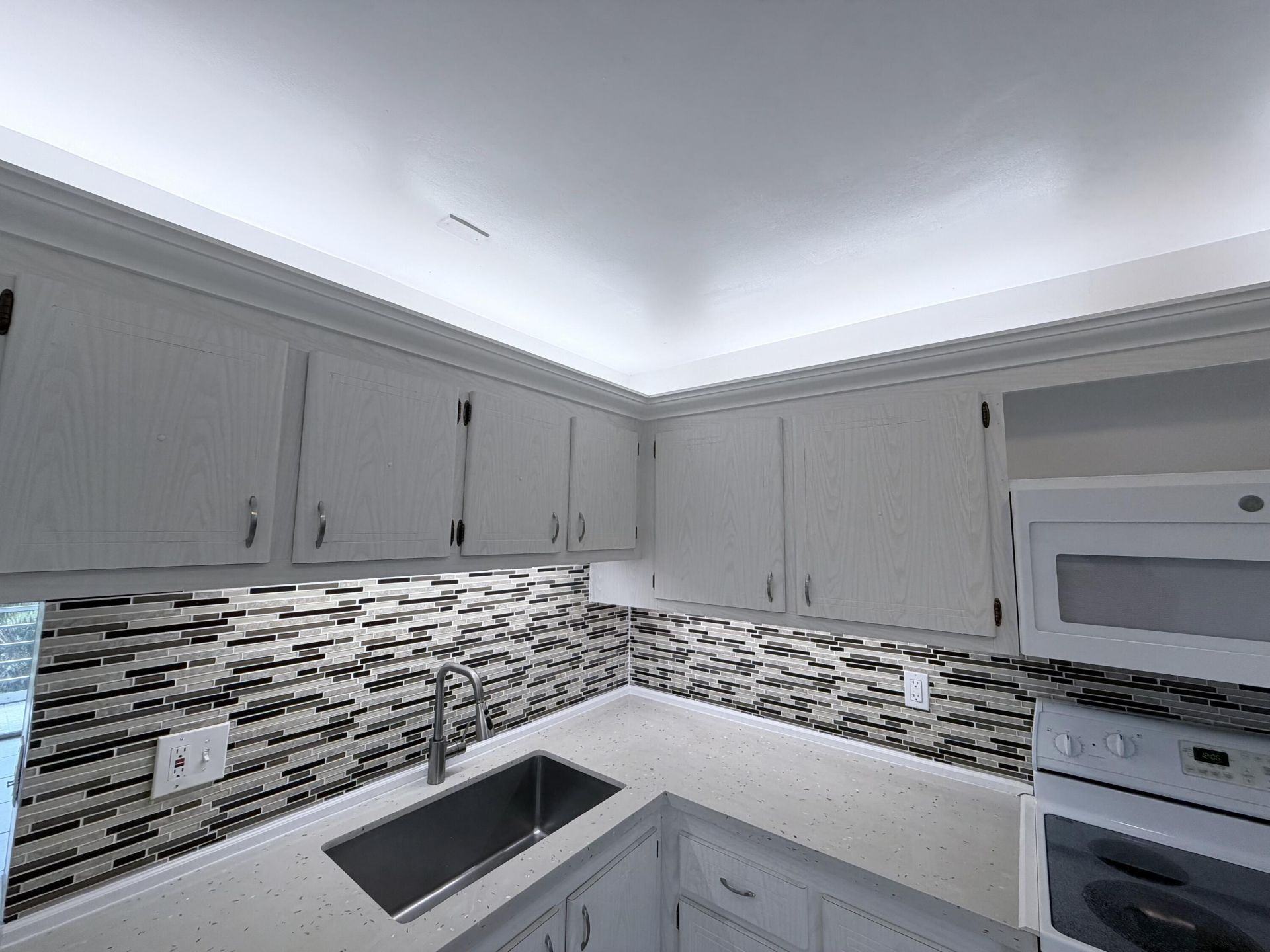 1000 NE 14th Avenue, Unit 503, Hallandale Beach, FL 33009 Photo