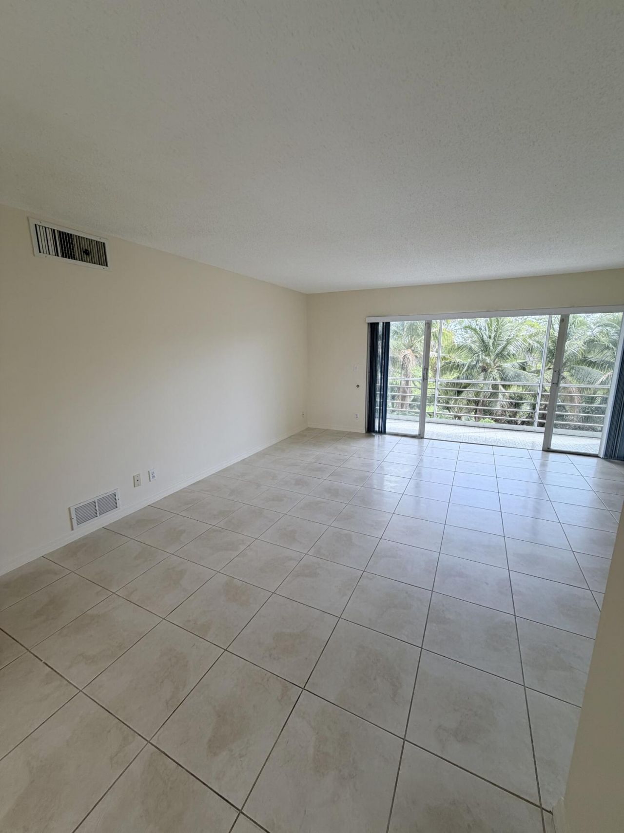 1000 NE 14th Avenue, Unit 503, Hallandale Beach, FL 33009 Photo