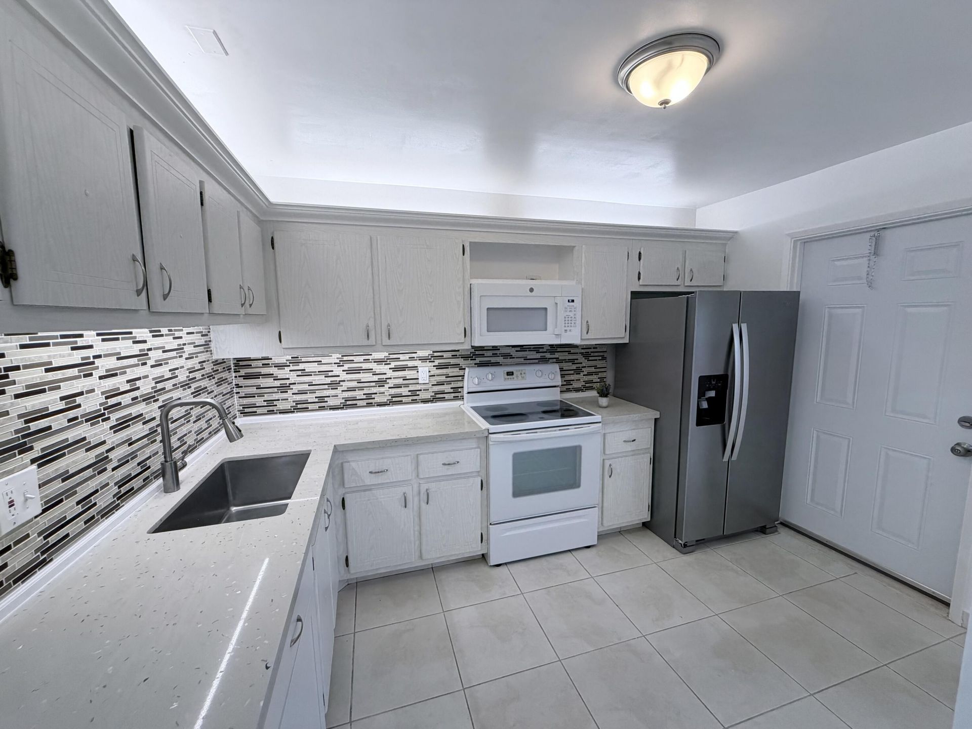 1000 NE 14th Avenue, Unit 503, Hallandale Beach, FL 33009 Photo