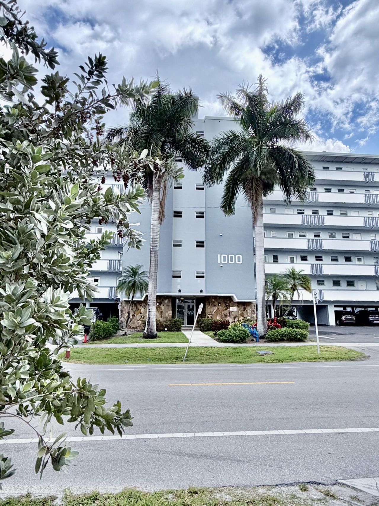 1000 NE 14th Avenue, Unit 503, Hallandale Beach, FL 33009 Photo